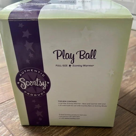 New in Box Scentsy Cream and Red Warmer - Picture 9 of 9